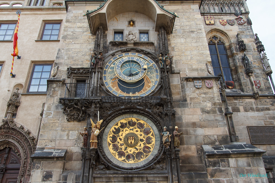 Orloj, die astronomische Uhr, wurde 1490 von einem Magister Hanus ins Altstädter Rathaus (seit 1338) eingebaut.